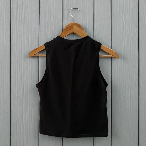 NWOT Women’s Black Crop Tank Top! Medium! - Picture 2 of 4